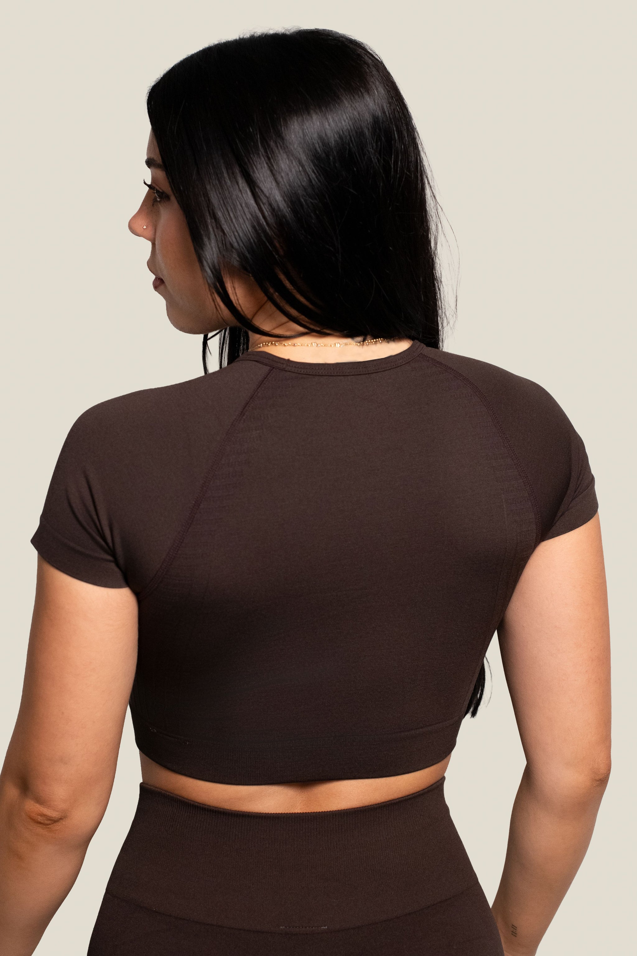 SIGNATURE SEAMLESS CROP TOP - CHOCOLATE BROWN