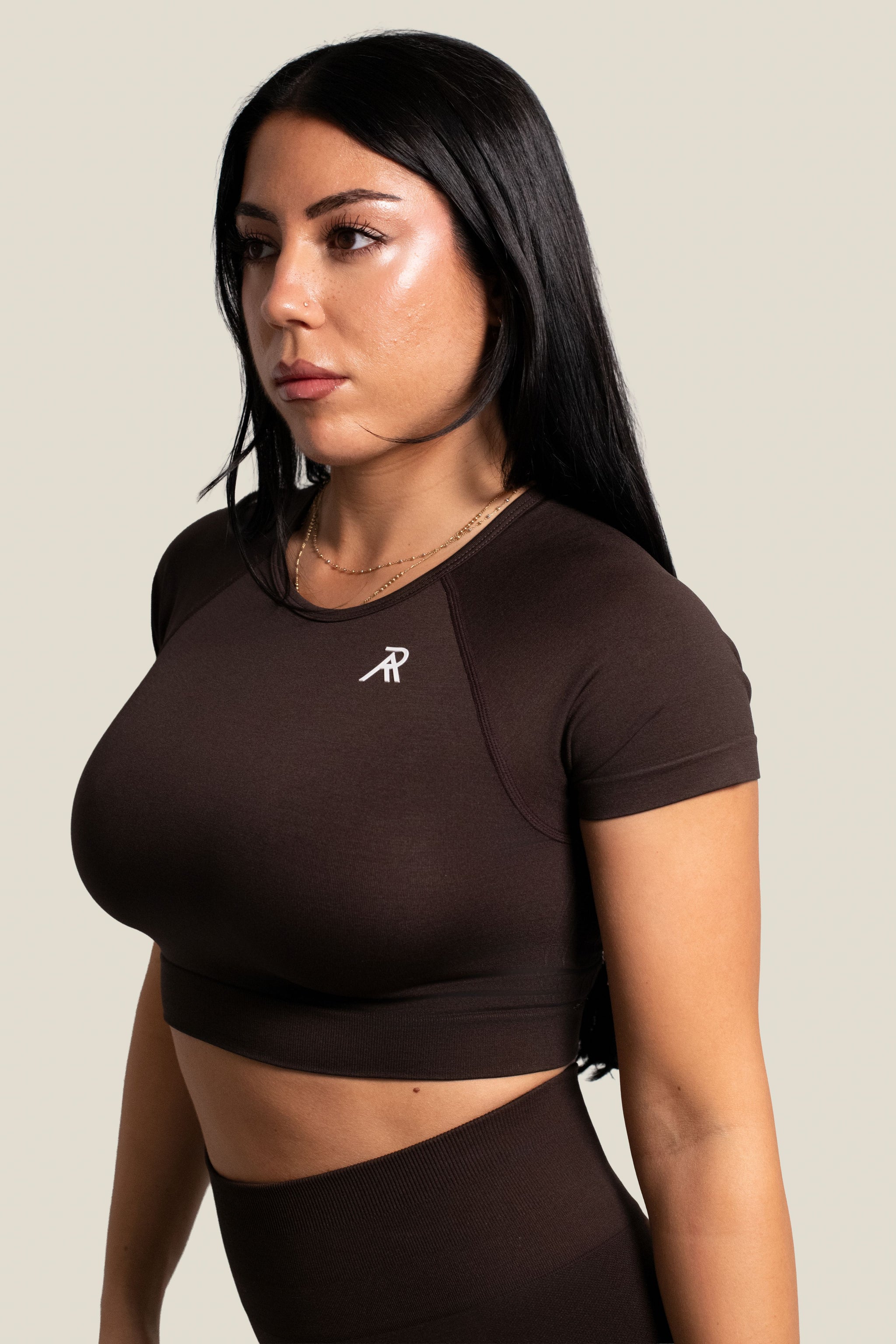 SIGNATURE SEAMLESS CROP TOP - CHOCOLATE BROWN